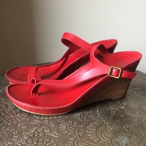 Gianni Bini wedge sandal in red with 2.5 inch heel